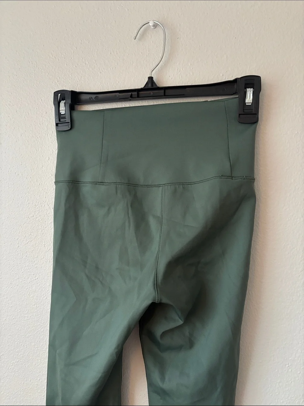 VUORI Evolve leggings in SEA PINE size small high waist tights workout